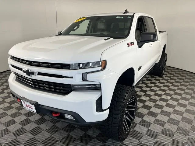 Used 2021 White Chevrolet RST image 3