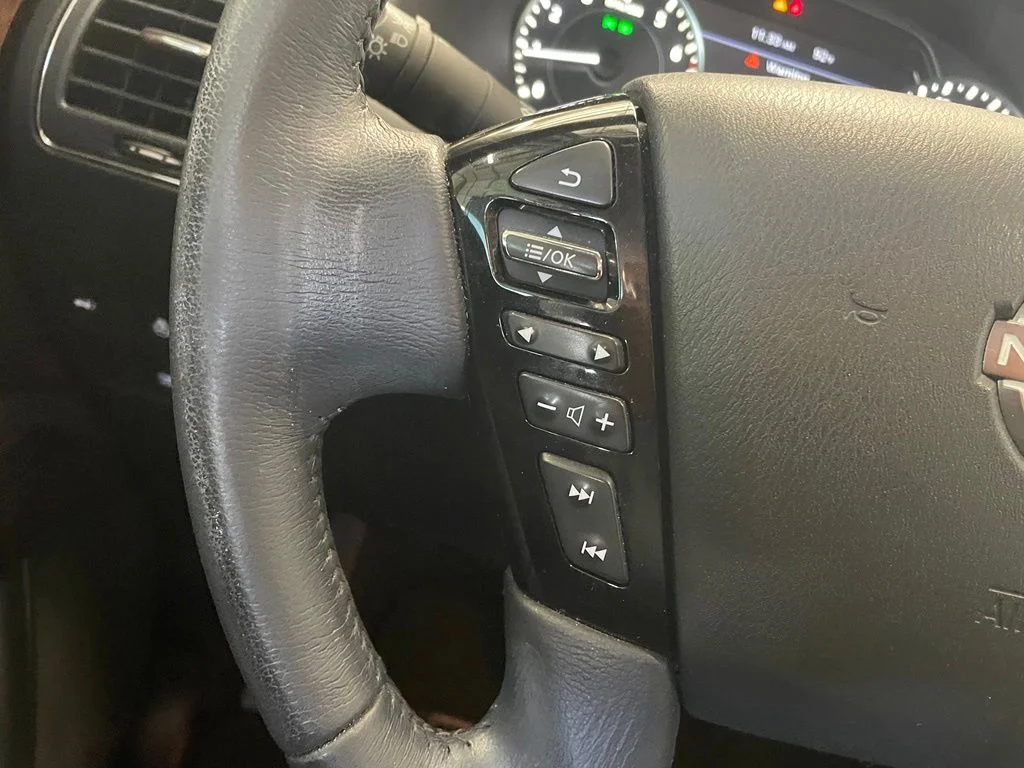 Used 2023 Gray Nissan SL image 13