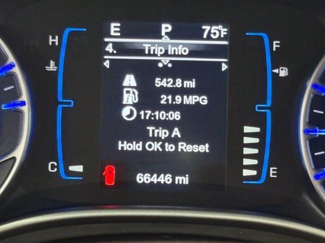 Used 2017 Red Chrysler Touring L image 30
