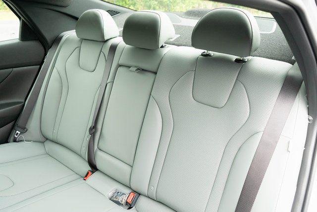 2025 Hyundai Elantra Limited - Photo 17