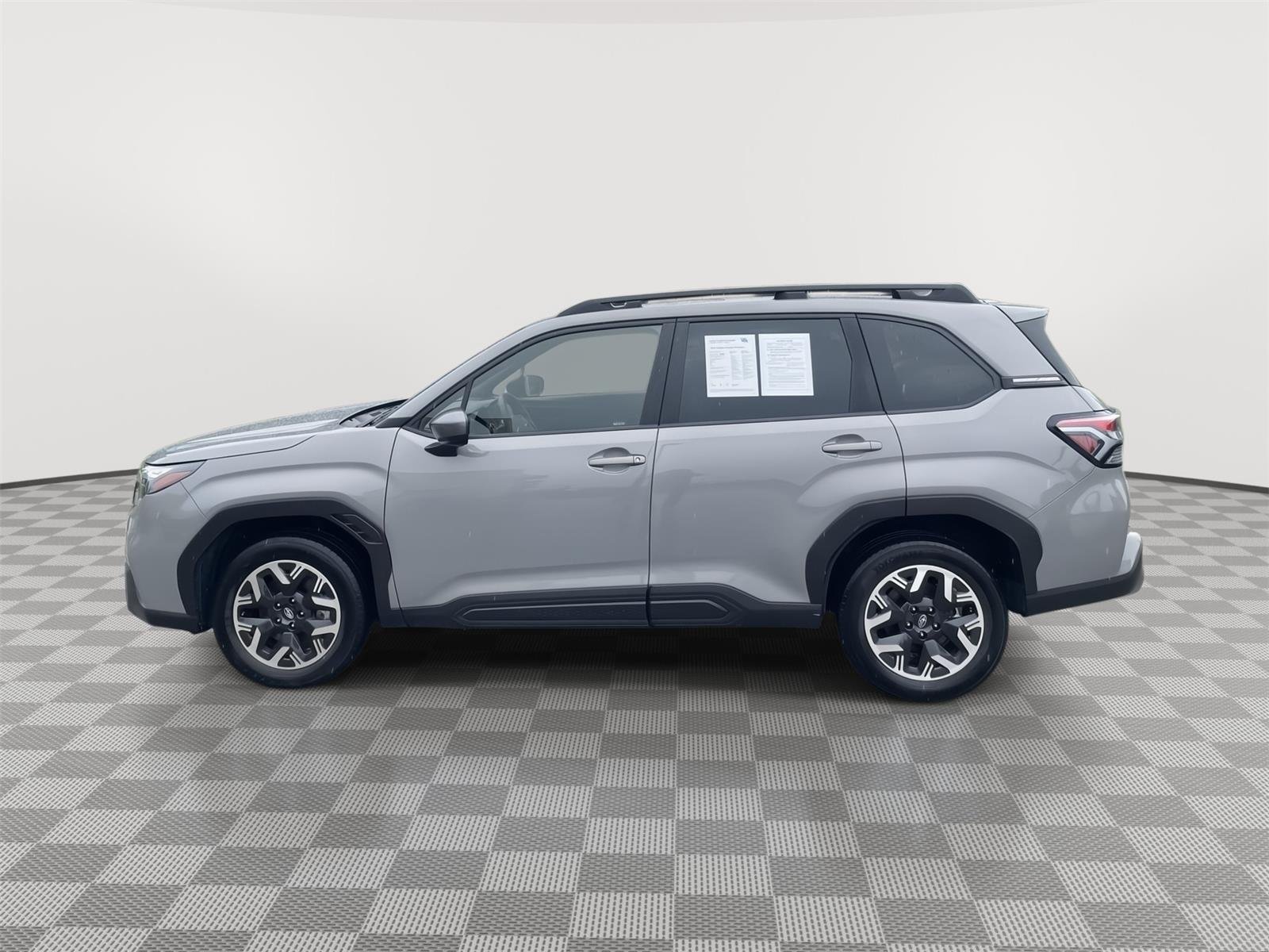 Used 2025 River Rock Pearl Subaru Premium image 11
