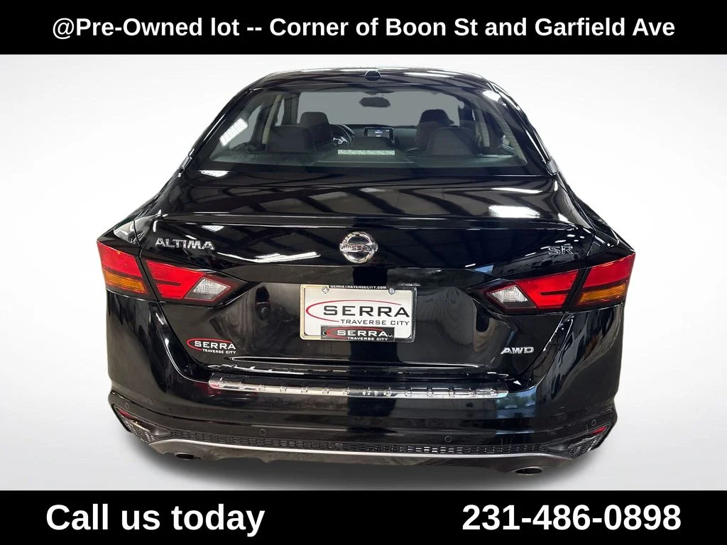 Used 2020 Black Nissan 2.5 SR image 4