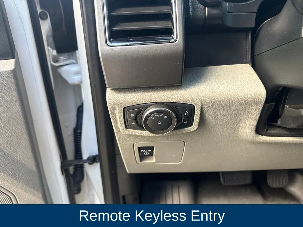 Certified Used 2020 Oxford White Ford XLT image 12