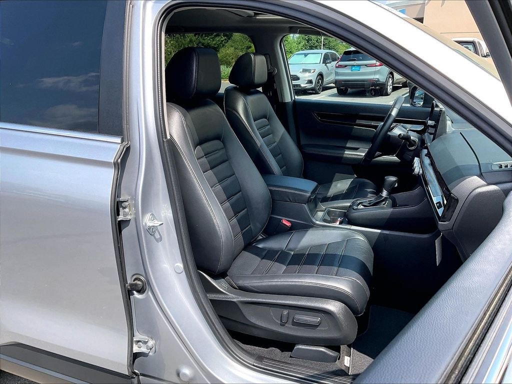 Used 2024 Silver Honda EX-L image 11