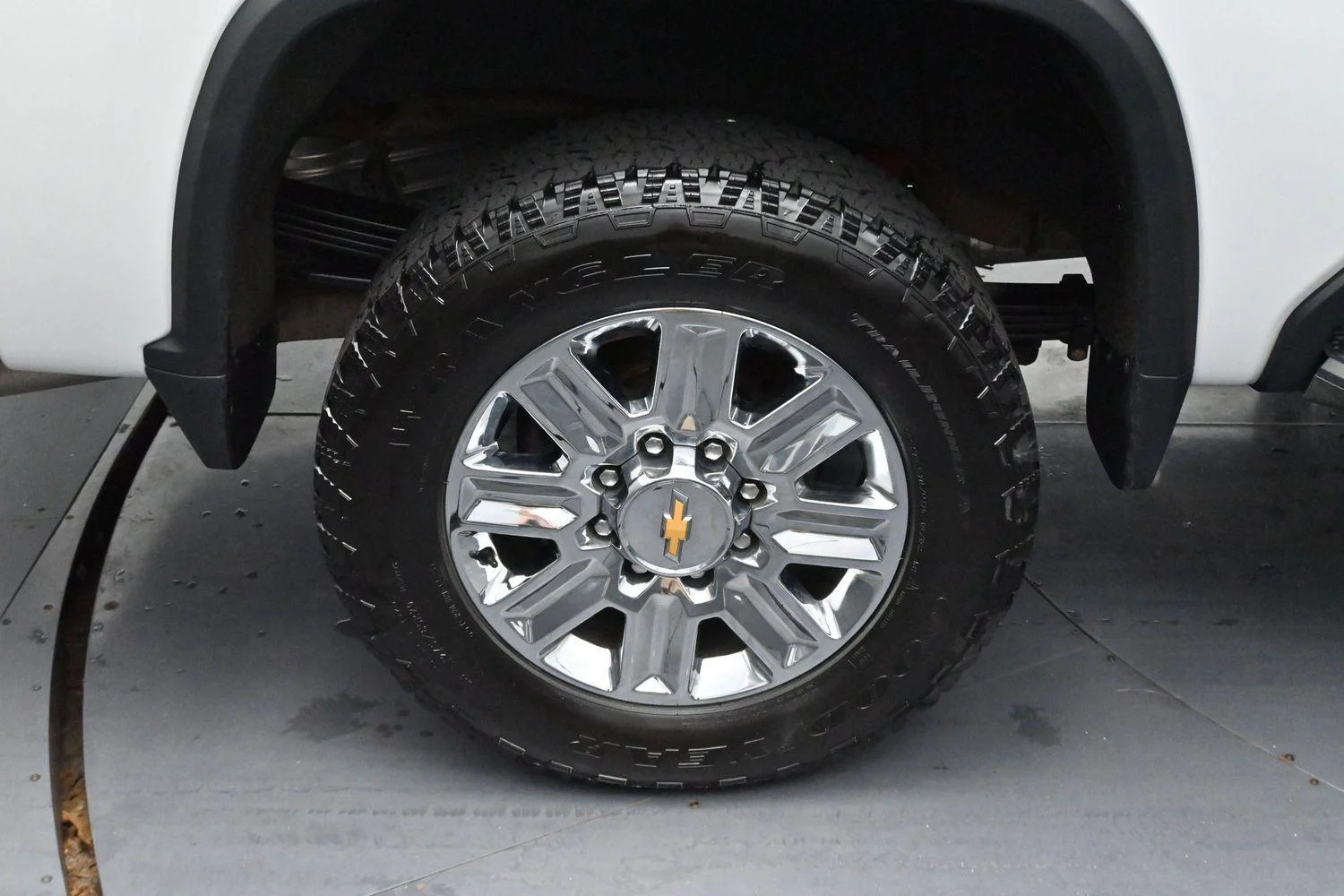 Used 2024 Summit White Chevrolet High Country image 34