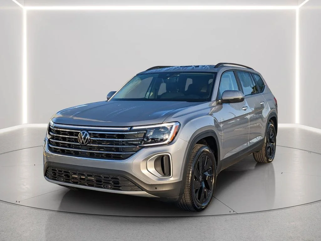 New 2026 Silver Volkswagen 2.0T SE w/Technology image 5