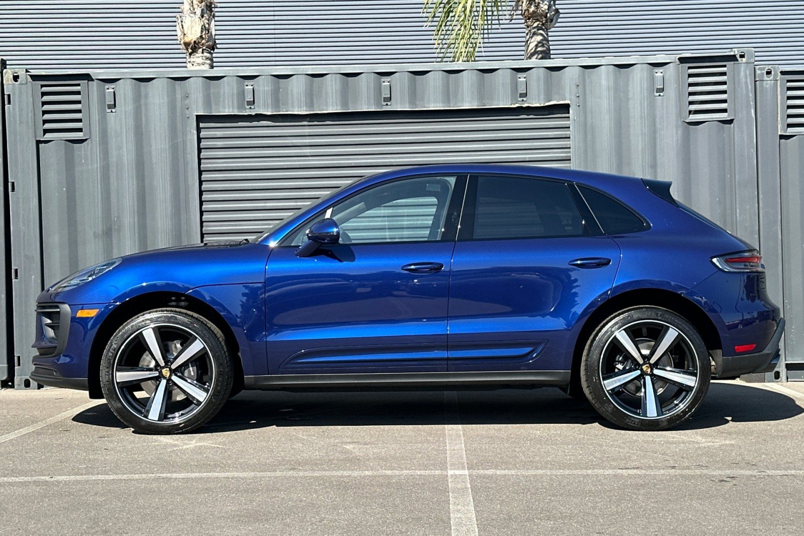 New 2026 Gentian Blue Metallic Porsche AWD image 2