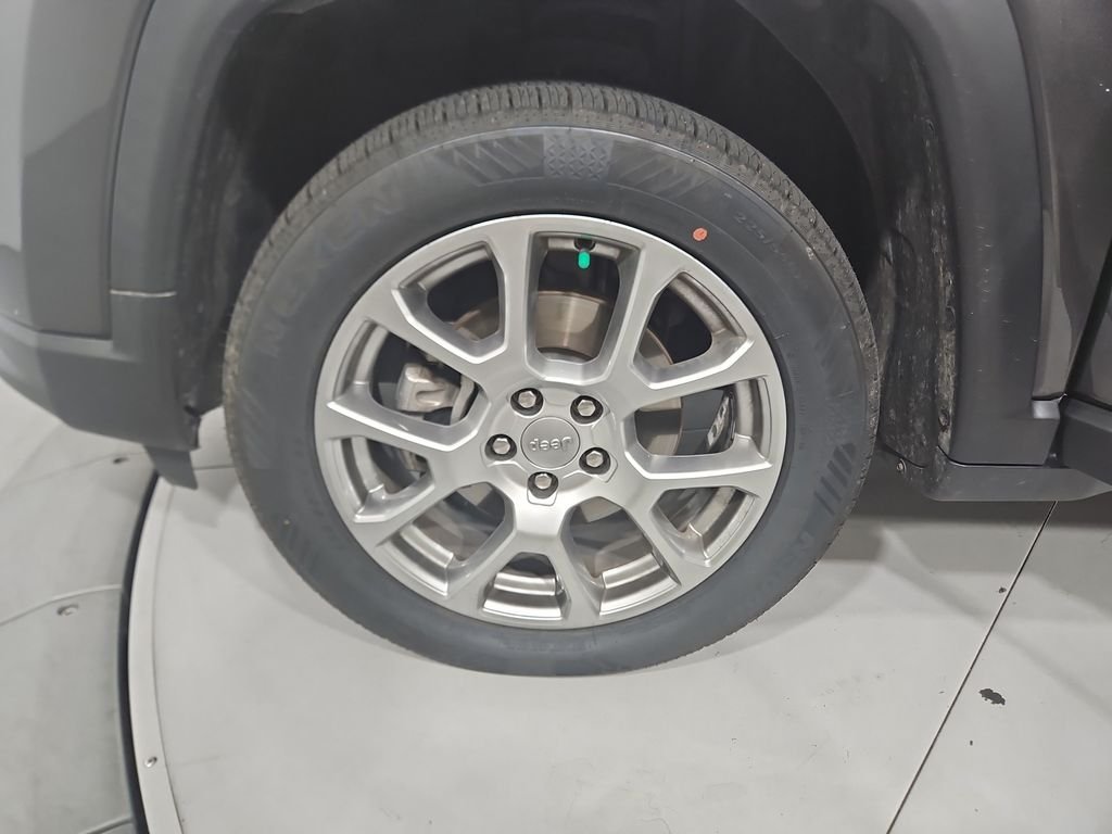 Used 2022 Gray Jeep Latitude Lux image 26