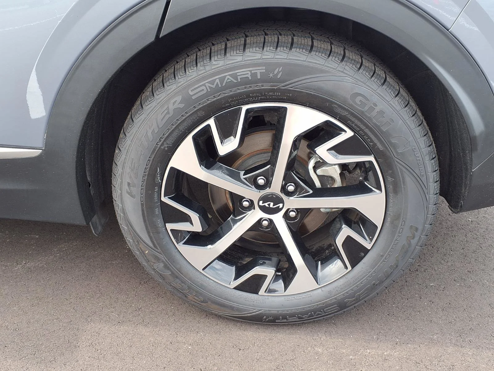 Used 2024 Everlasting Silver Kia EX image 21