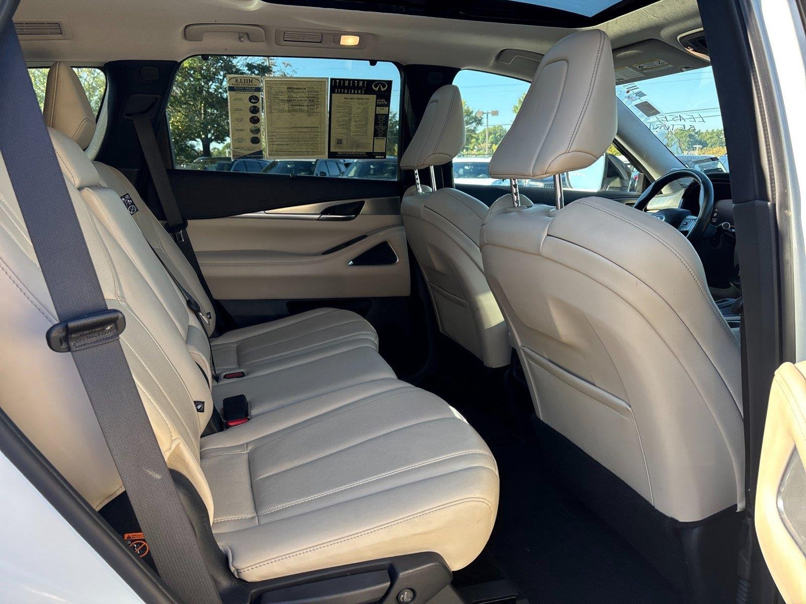 Used 2023 Majestic White INFINITI LUXE image 37