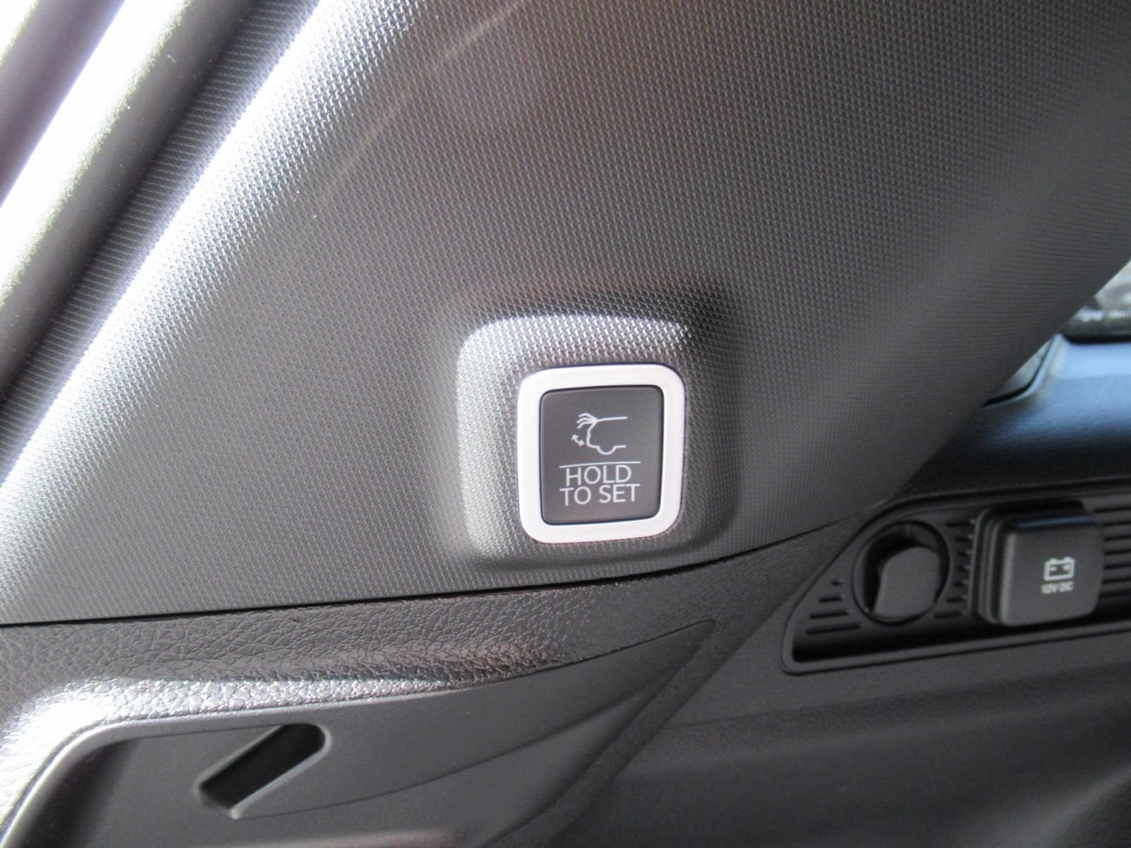 New 2026 Baltic Gray Metallic Clear-Coat Exterior Paint Jeep Laredo X image 33