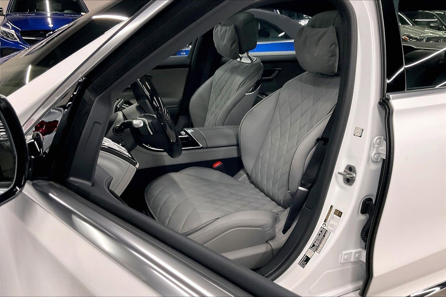 New 2026 MANUFAKTUR Moonlight White Magno Mercedes-Benz S 580 image 22