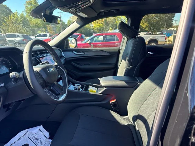 New 2027 High-Gloss Black Paint Jeep Laredo X image 17