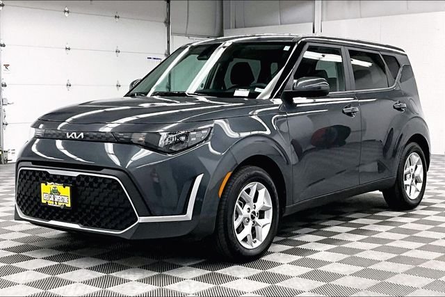 Used 2025 Gravity Gray Kia LX image 10