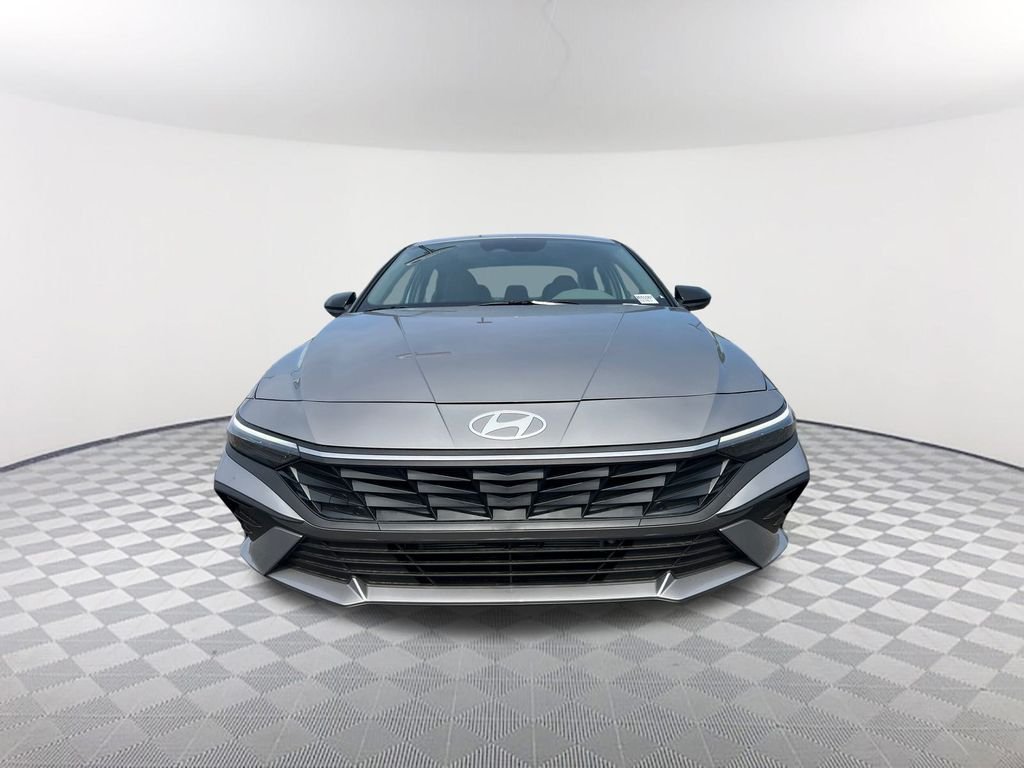 Used 2025 Silver Hyundai SEL Sport image 2