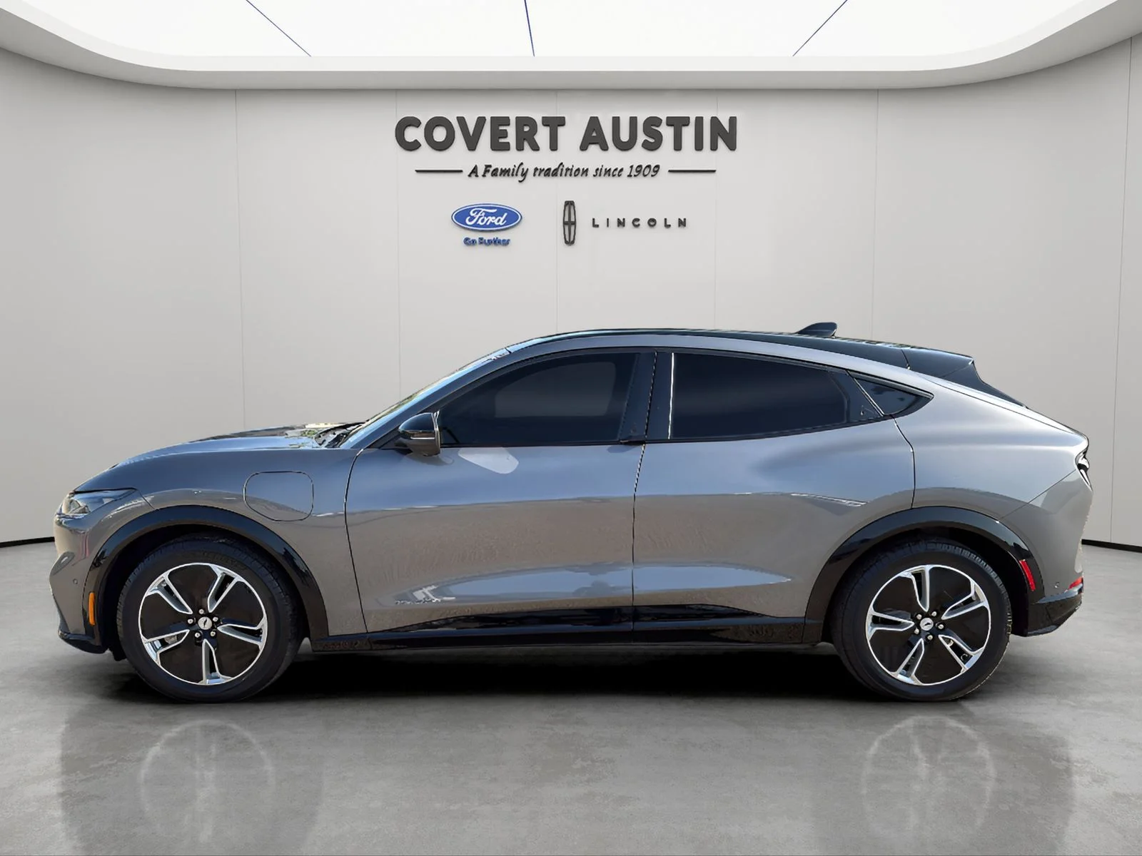 Used 2023 Gray Ford Premium image 2