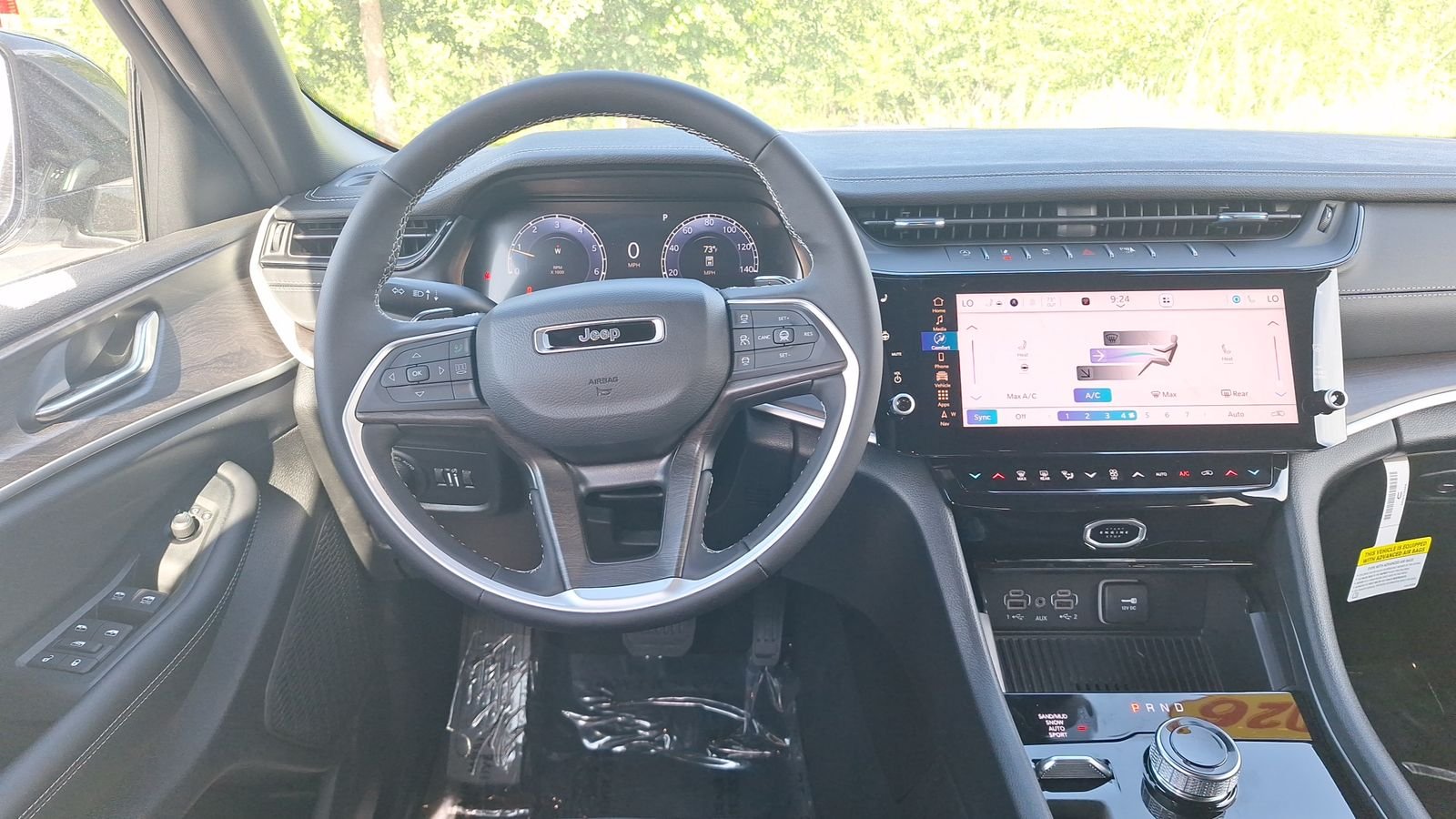 New 2026 Silver Zynith Exterior Paint Jeep Altitude image 13