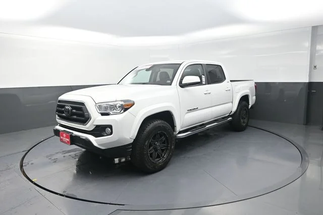 Used 2022 White Toyota SR5 image 36