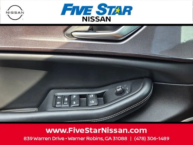 Used 2022 Silver Jeep Altitude image 28