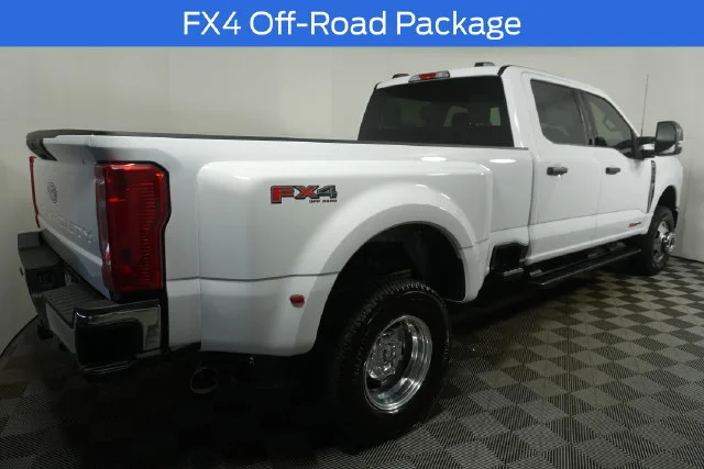 New 2027 Oxford White Ford F-350® XLT image 3