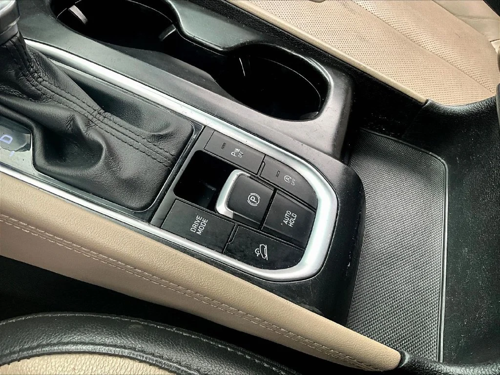 Used 2020 Black Hyundai SEL image 16