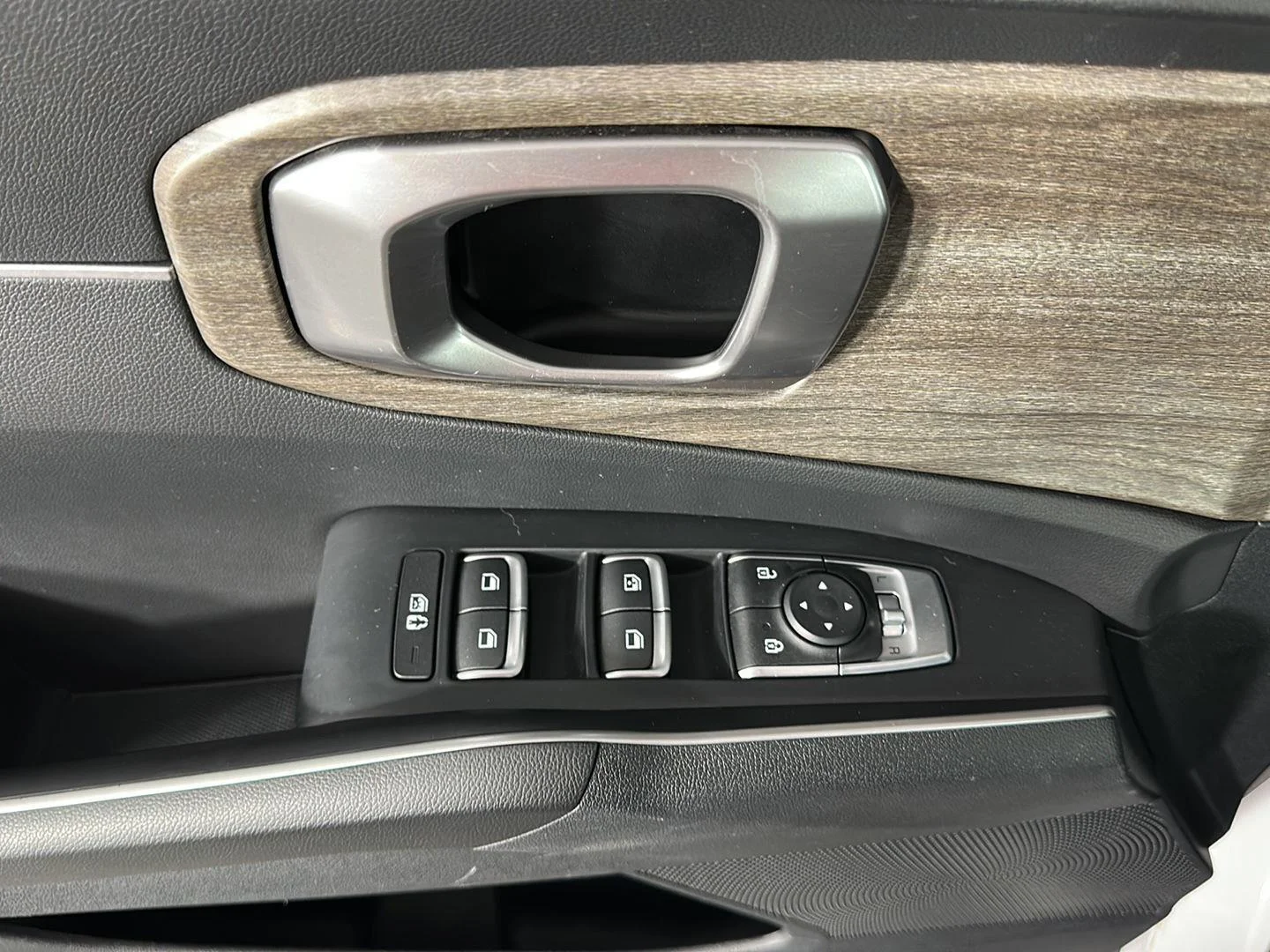 Used 2022 Glacial White Pearl Kia  image 20