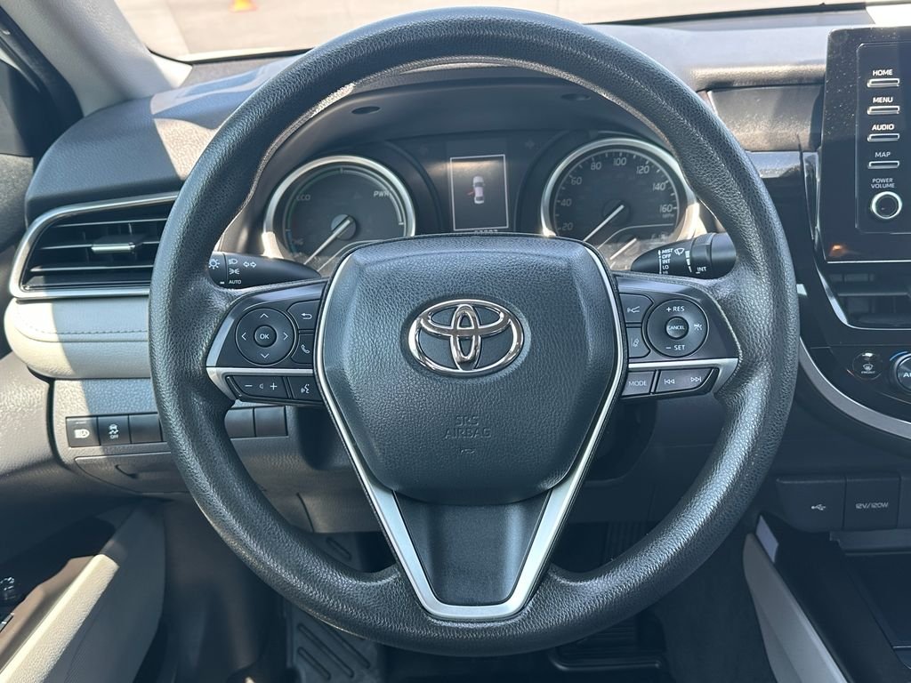 Used 2021 White Toyota LE image 18