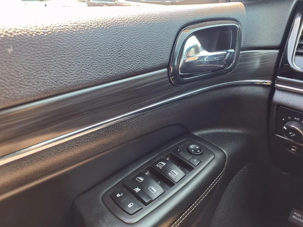 Used 2021 White Jeep Limited image 19
