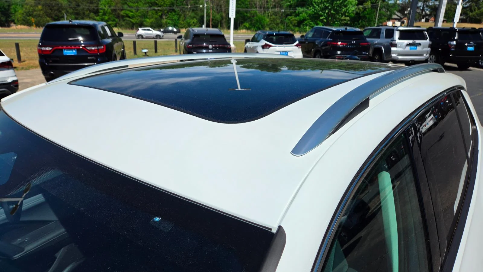 New 2026 Pure White Volkswagen SE image 11