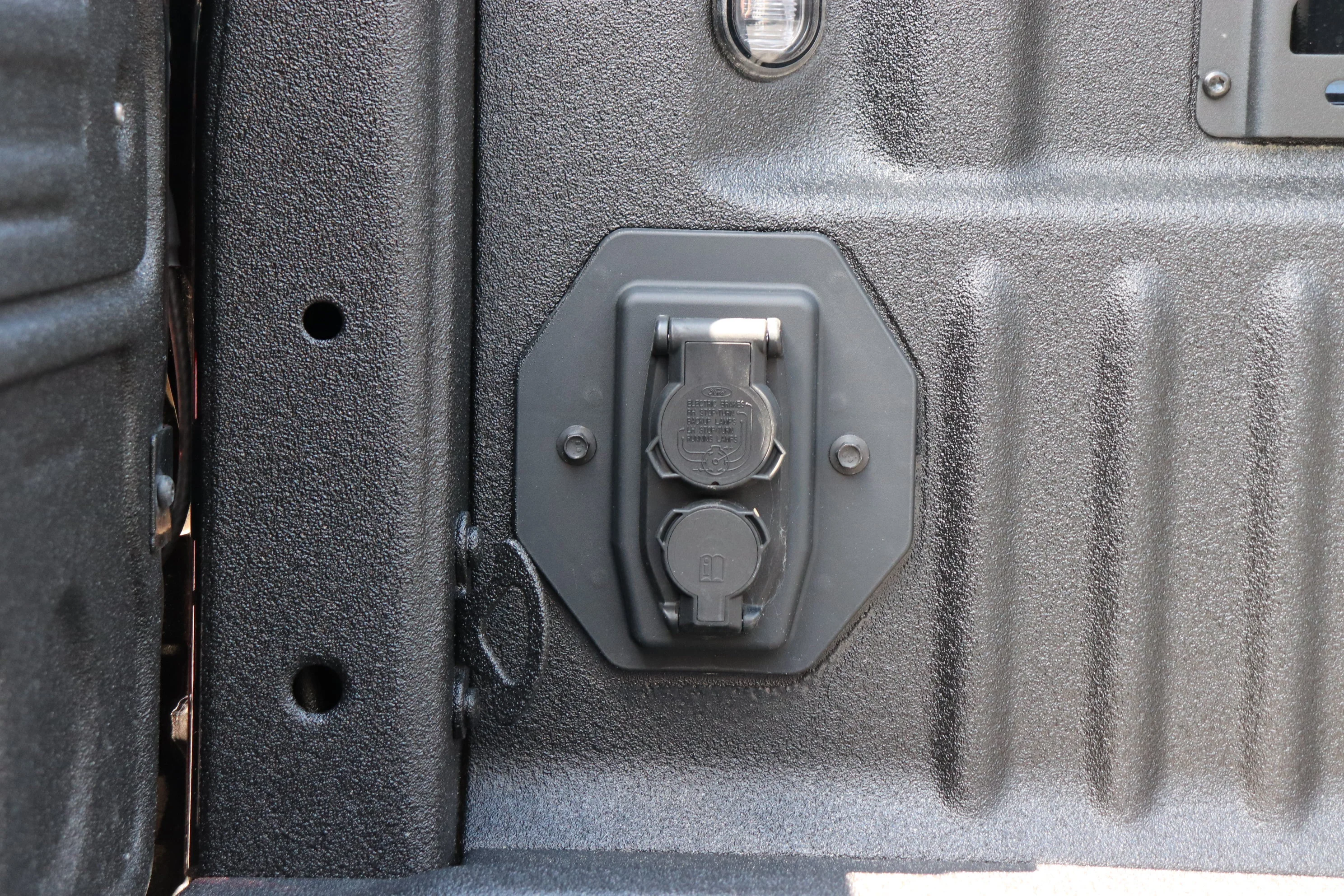 New 2026 AGATE BLACK METALLIC Ford LARIAT image 5