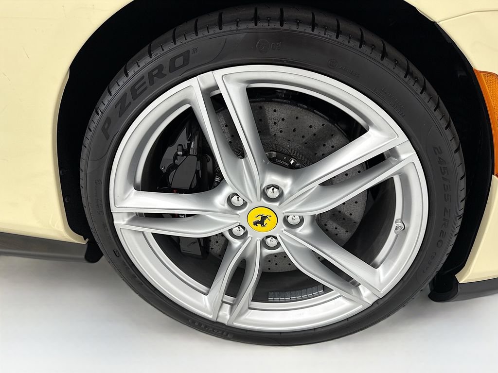 Used 2025  Ferrari Base image 37
