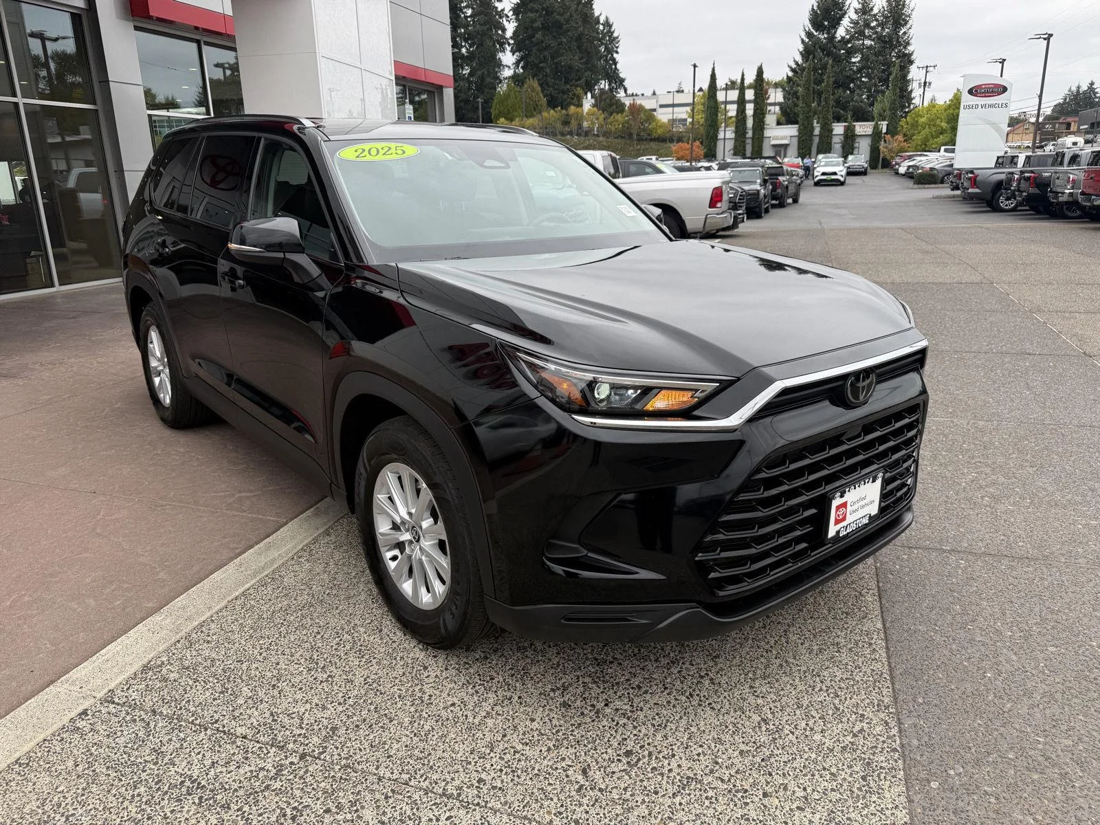 Used 2025 Midnight Black Metallic Toyota XLE image 10