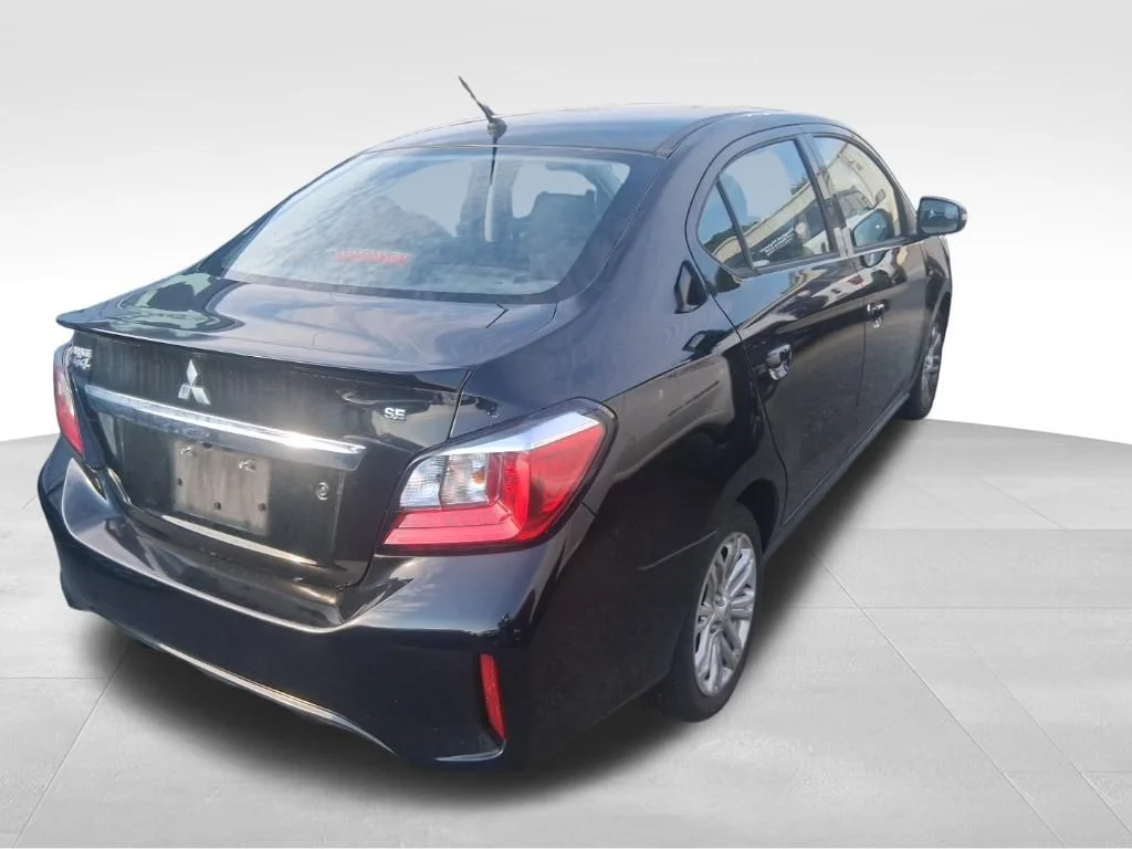 Used 2022 Black Mitsubishi SE image 4