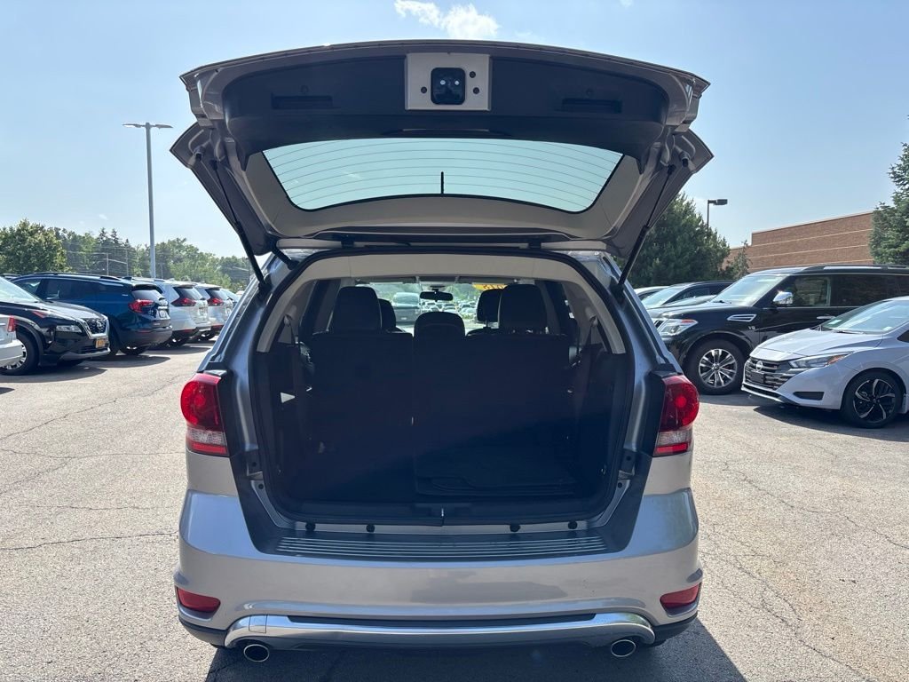 Used 2018 Silver Dodge Crossroad image 6