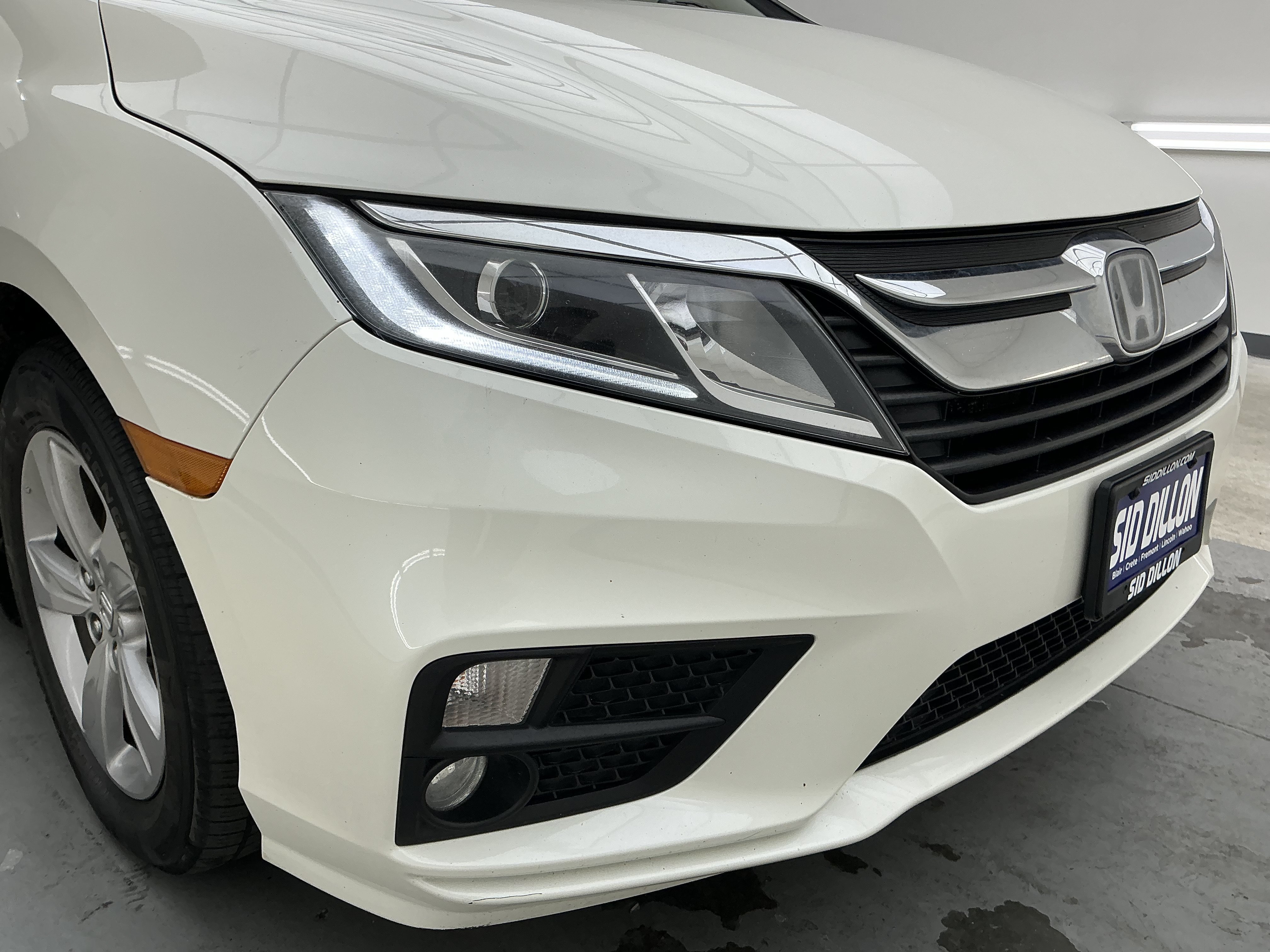 Used 2018 White Diamond Pearl Honda EX-L image 27
