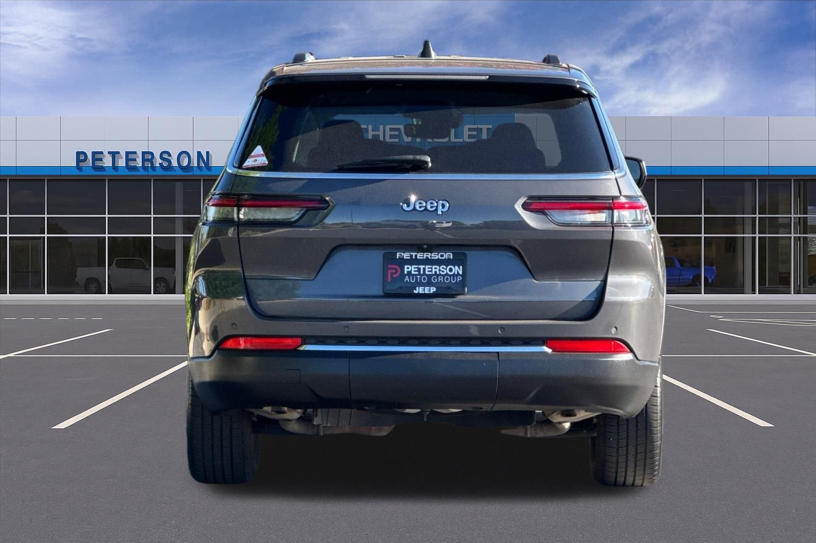 Used 2022 Gray Jeep Laredo image 5