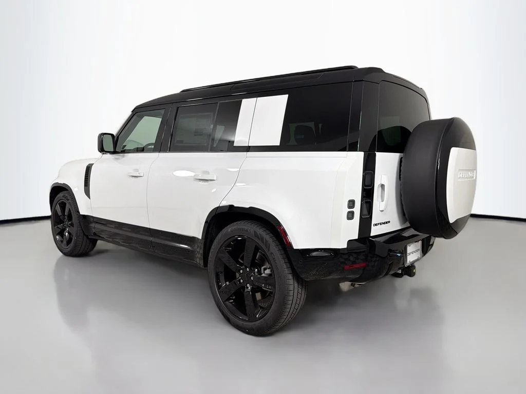 New 2026 Fuji White Land Rover X-Dynamic SE image 7