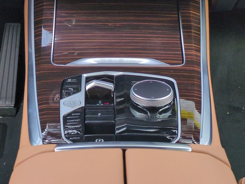 New 2026 White Metallic BMW xDrive40i image 19