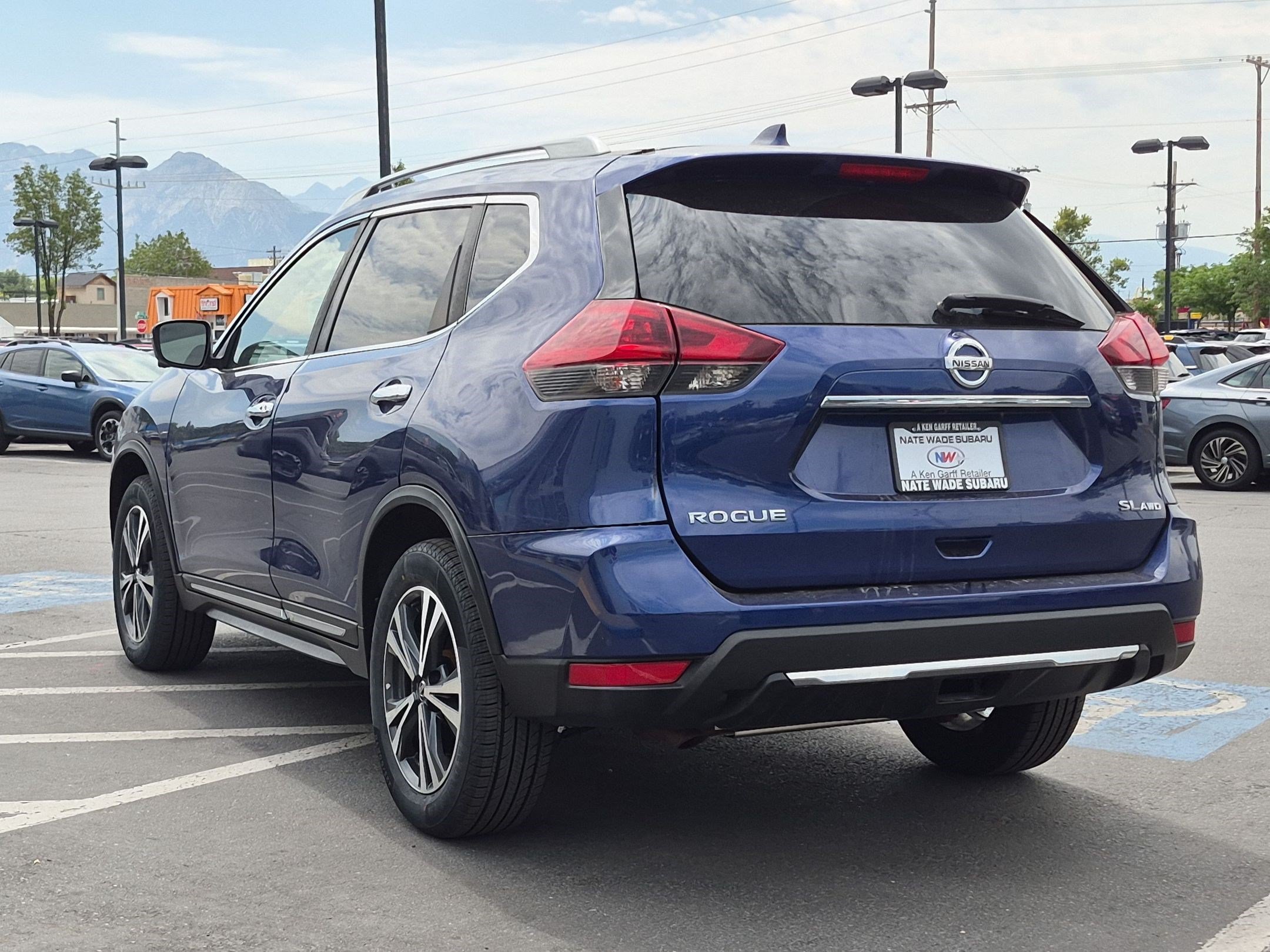 Used 2018 Caspian Blue Nissan SL image 5
