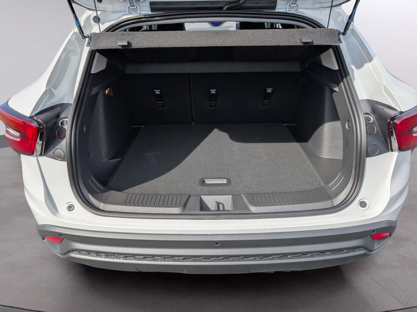 New 2026 Summit White Chevrolet LT image 26