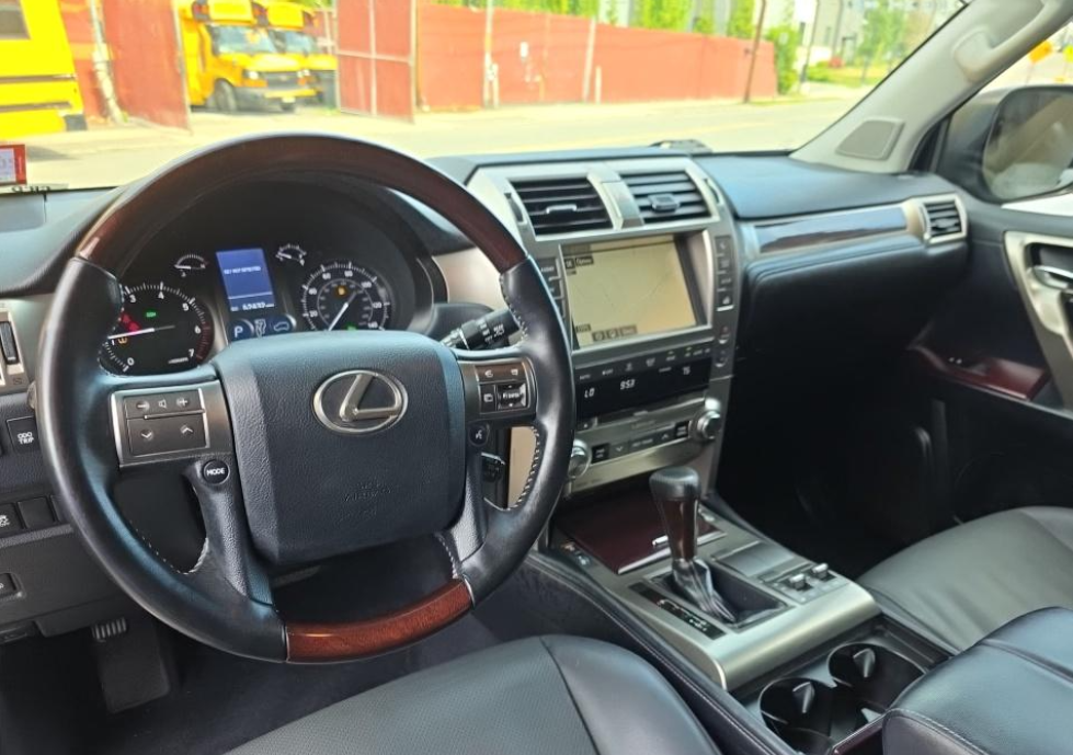 Used 2019 Black Lexus 460 image 14