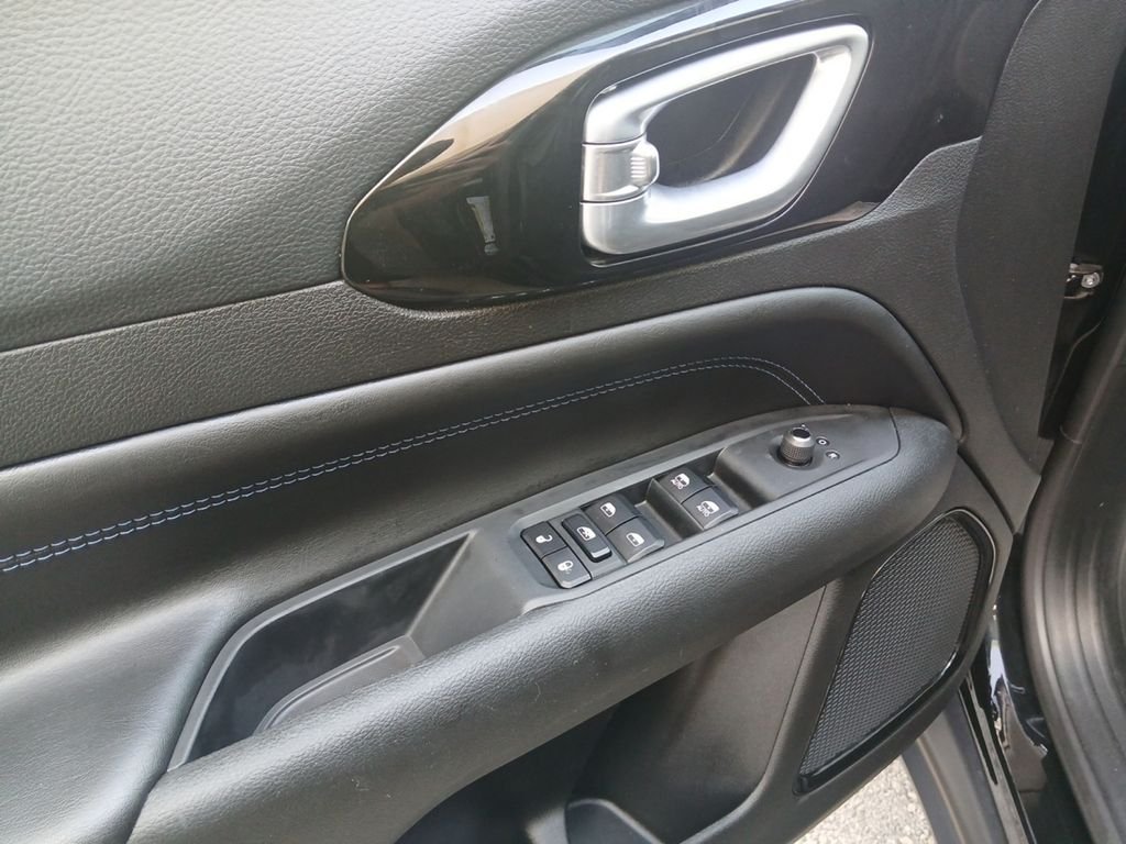 Used 2026 Black Jeep Latitude image 11