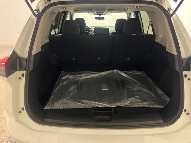 Used 2026 White Nissan S image 28