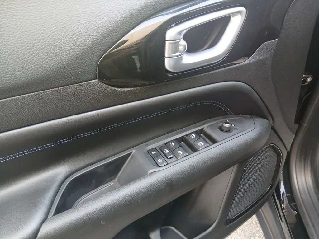 Used 2026 Black Jeep Latitude image 11