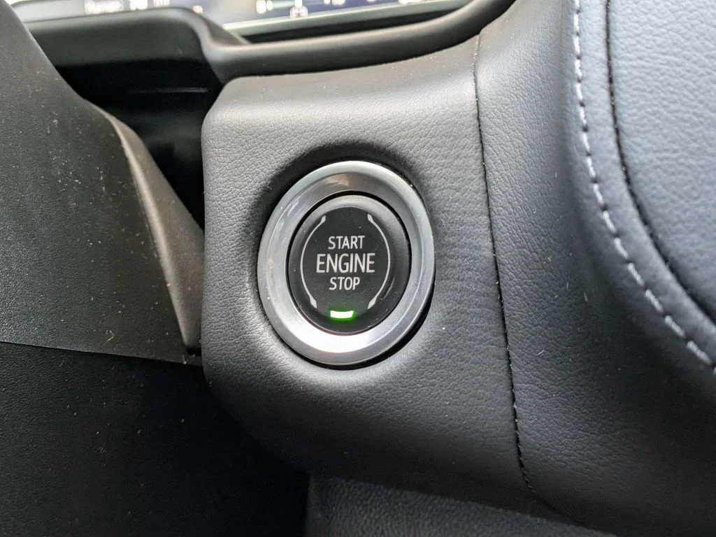 Used 2022 White Chevrolet Z71 image 29