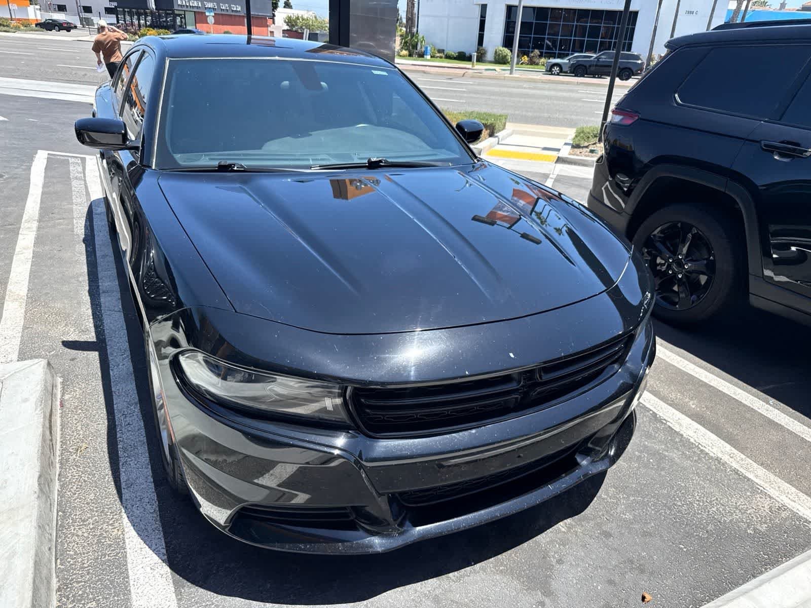 Used 2022 Pitch Black Clearcoat Dodge SXT image 4