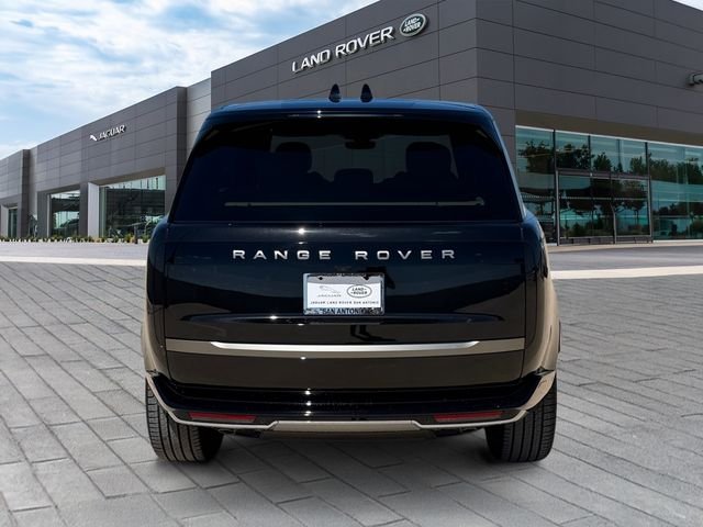 New 2026 Santorini Black Land Rover SE image 4