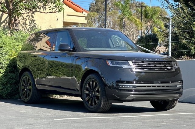 New 2027 Santorini Black Land Rover SE image 7