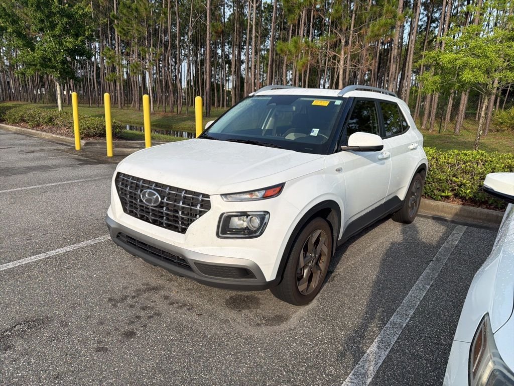 2024 Hyundai Venue SEL IVT's photo