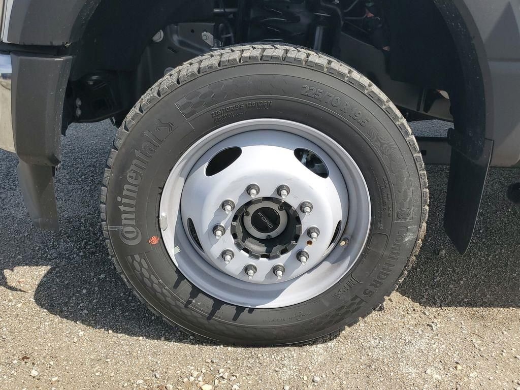 New 2026 Oxford White Ford F-550® XL image 32